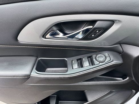 Used 2021 Chevrolet Traverse LS image 23