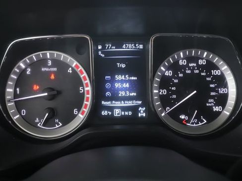 Used 2017 Nissan Titan SV AWD/4WD image 22