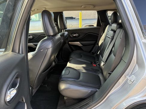 Used 2018 Jeep Cherokee Limited image 4