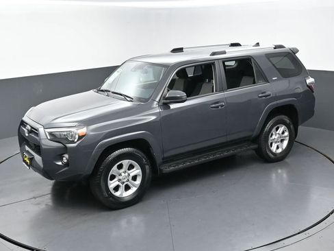 Used 2024 Toyota 4Runner SR5 AWD/4WD image 40