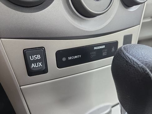 Used 2012 Toyota Corolla LE FWD image 27