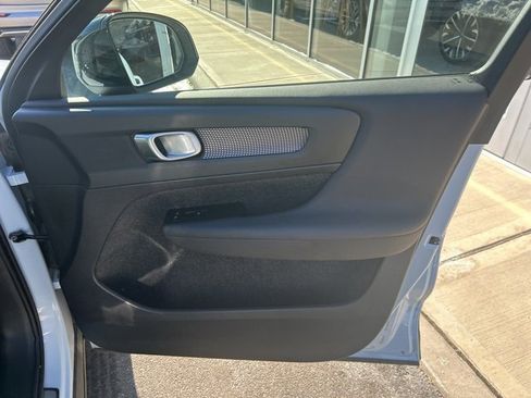 Certified 2025 Volvo XC40 B5 Plus image 14
