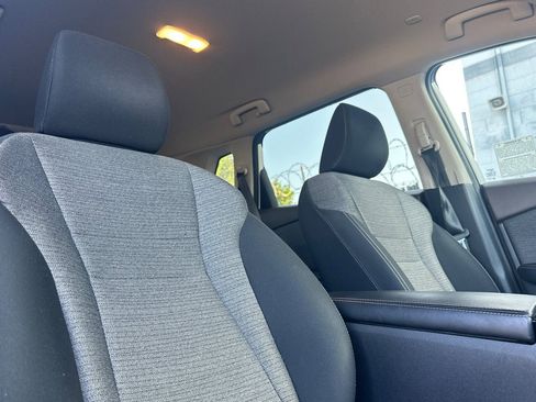 Used 2023 Nissan Rogue SV image 18