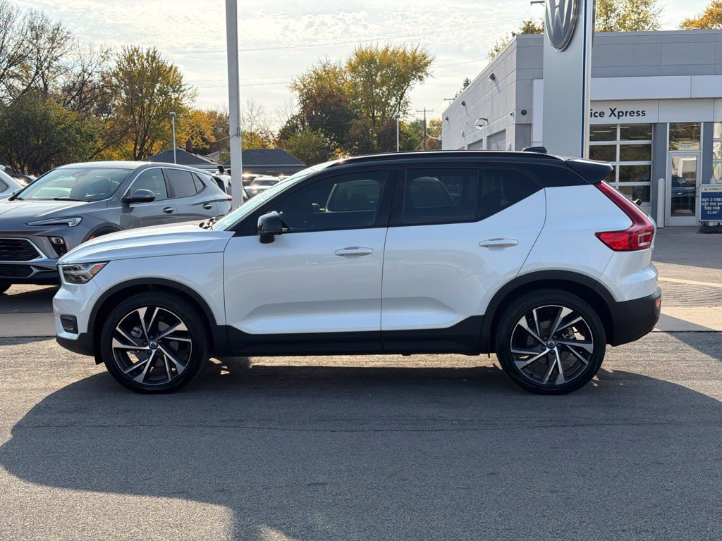 Used 2021 Volvo XC40 T4 R-Design w/ Protection Package Premier FWD image 4