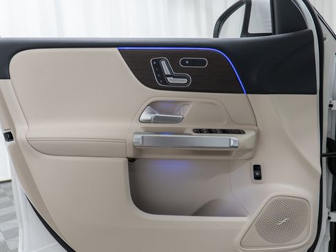 New 2026 Mercedes-Benz GLB 250 4MATIC image 11