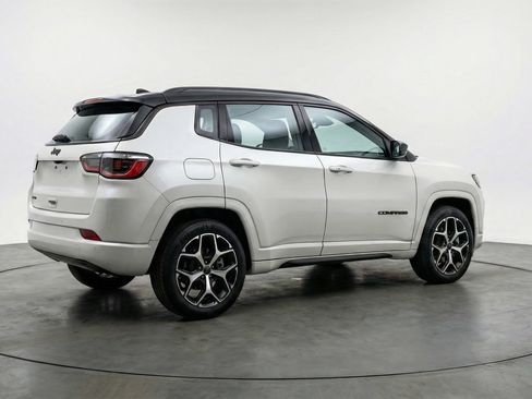 Used 2025 Jeep Compass Limited AWD/4WD image 9