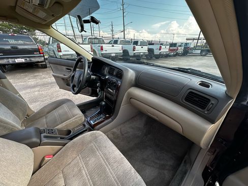 Used 2001 Subaru Outback Wagon image 24