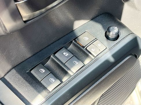 Used 2022 Toyota Tacoma SR image 17