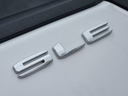 Used 2024 GMC Terrain SLE image 7