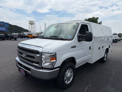 New 2026 Ford E-350 and Econoline 350 Super Duty w/ Power Equipment Group RWD image 7