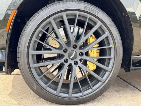 Used 2025 Aston Martin DBX 707 image 4