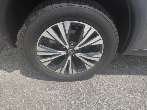 Certified 2022 Nissan Rogue SV FWD image 27