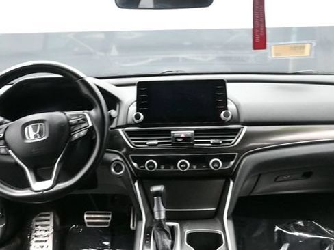 Used 2018 Honda Accord Sport image 28