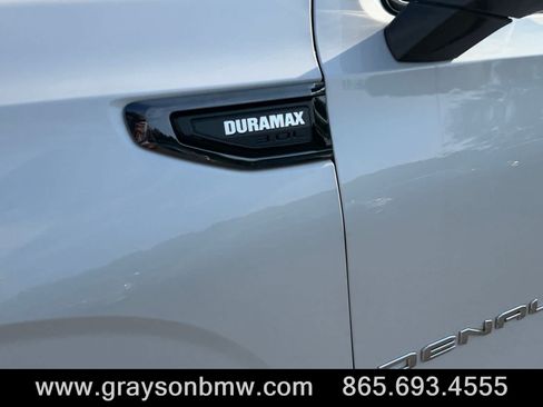 Used 2024 GMC Yukon XL Denali Ultimate AWD/4WD image 10