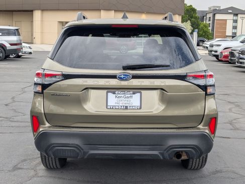 Used 2025 Subaru Forester Premium AWD/4WD image 5