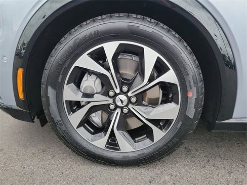 Used 2022 Ford Mustang Mach-E Premium image 25