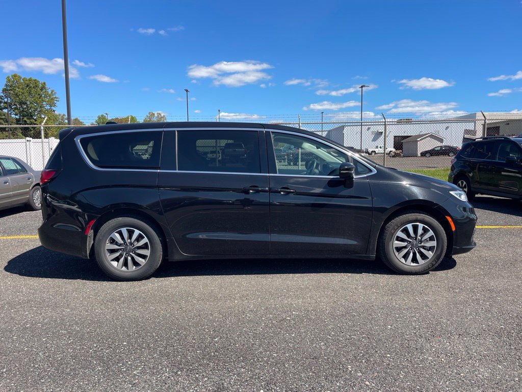 Used 2024 Chrysler Pacifica Limited FWD image 6