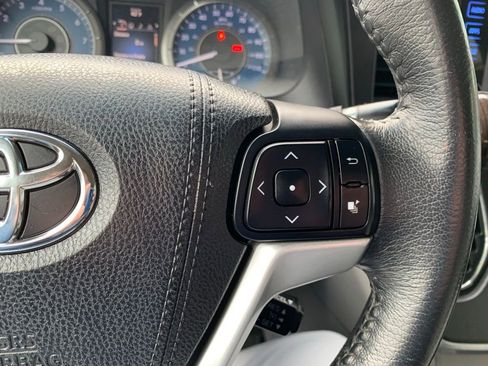 Used 2017 Toyota Sienna XLE Premium image 19