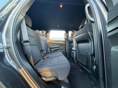 Used 2018 Jeep Grand Cherokee Laredo image 12