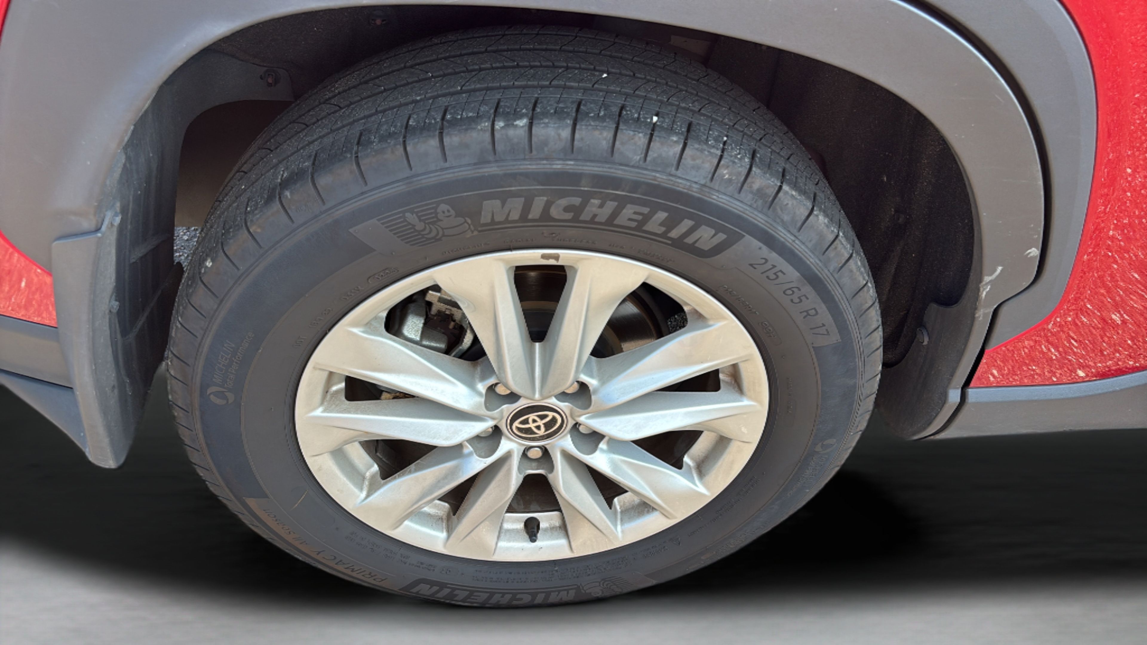 Used 2025 Toyota Corolla Cross LE FWD image 33