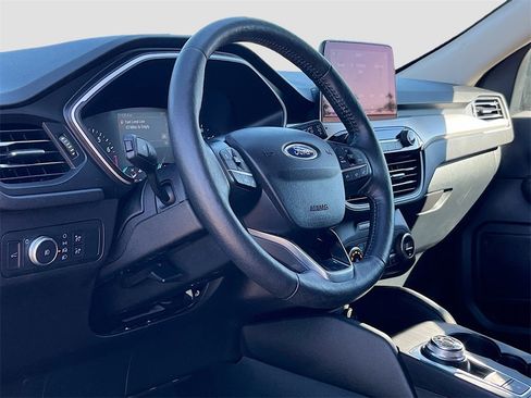 Used 2020 Ford Escape SEL image 9