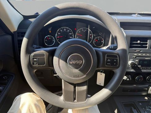 Used 2011 Jeep Liberty Sport image 19