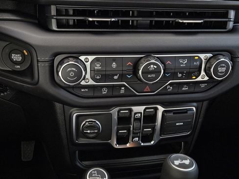 New 2026 Jeep Wrangler Unlimited Sahara AWD/4WD image 20