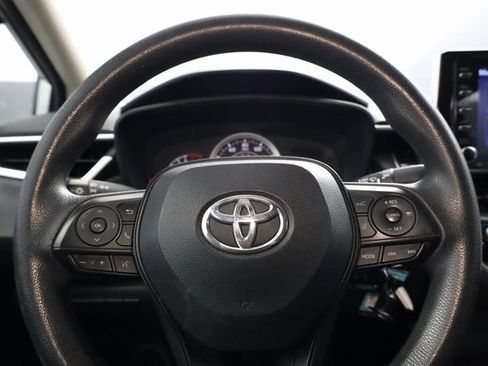 Used 2021 Toyota Corolla LE image 12
