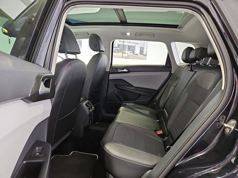 Certified 2023 Volkswagen Taos SE w/ Panoramic Sunroof Package AWD/4WD image 8