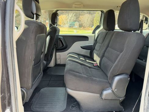 Used 2016 Dodge Grand Caravan American Value Package image 32