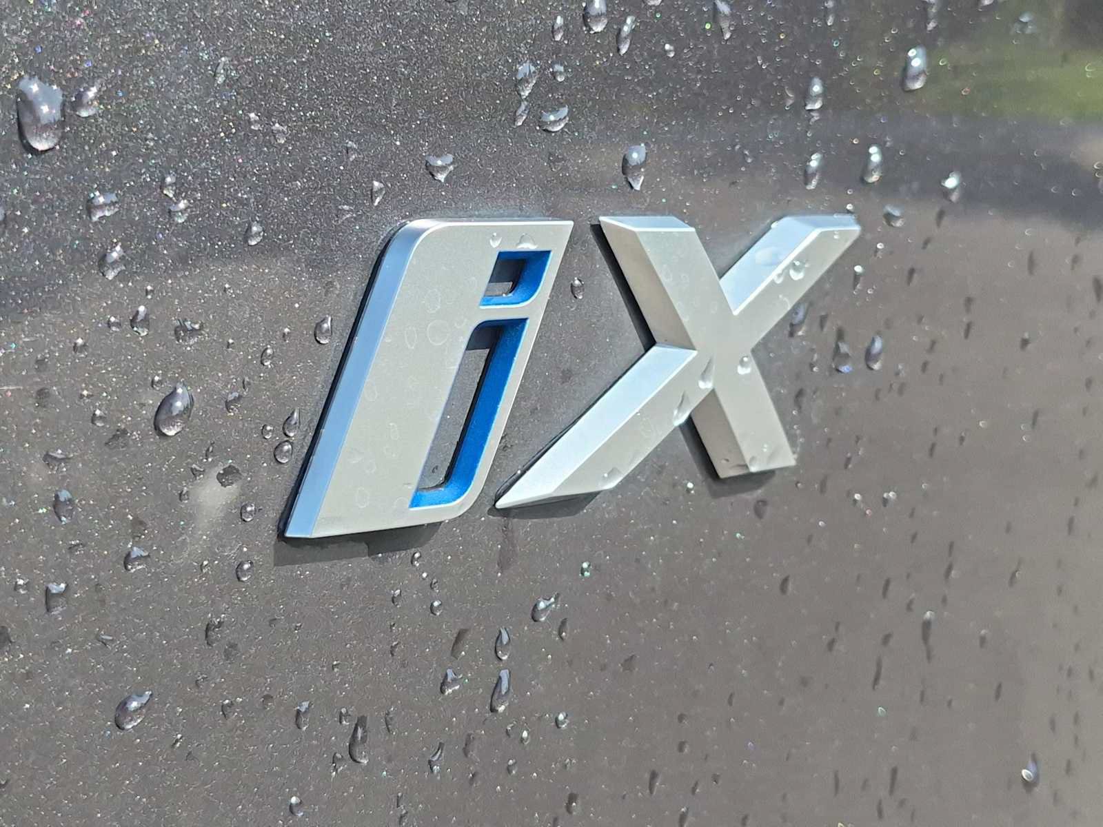 Used 2024 BMW iX xDrive50 w/ Sport Package AWD/4WD image 6