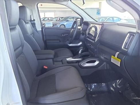 New 2025 Nissan Frontier SV w/ SV Convenience Package image 6