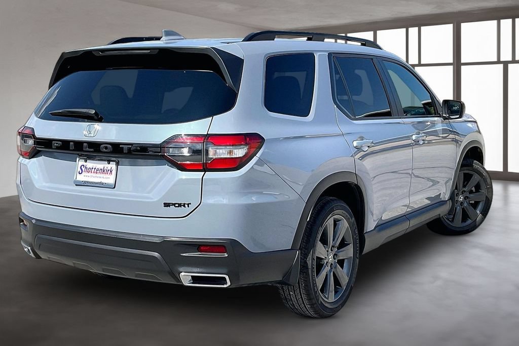 Certified 2025 Honda Pilot Sport image 6