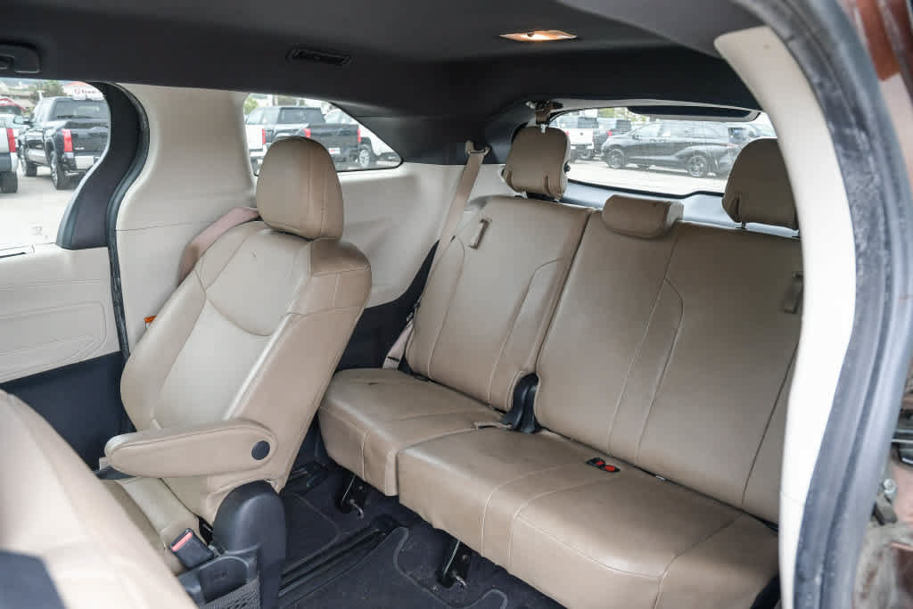 Used 2021 Toyota Sienna XLE FWD image 19