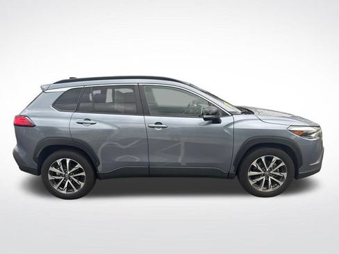 Used 2025 Toyota Corolla Cross XLE AWD/4WD image 2