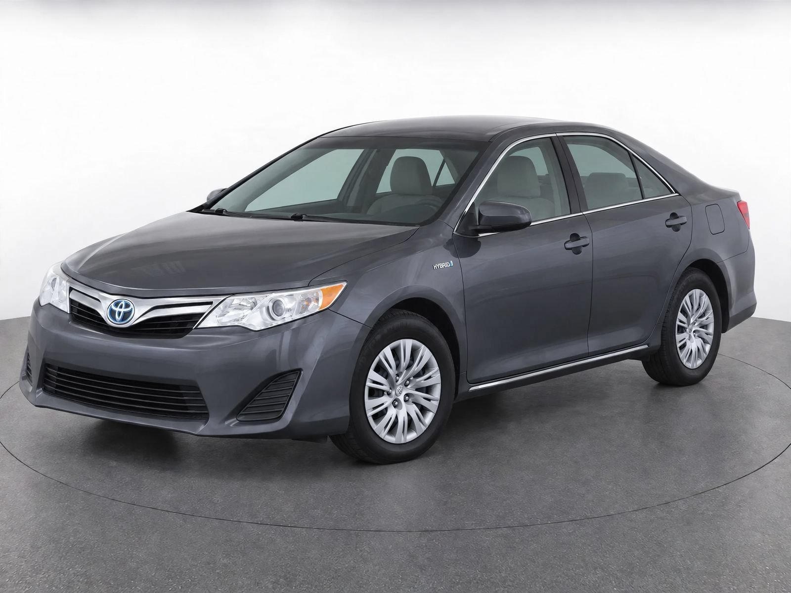 Used 2014 Toyota Camry LE FWD image 2