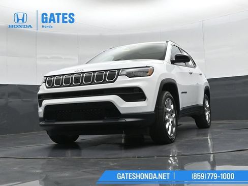 Used 2022 Jeep Compass Latitude w/ Sun and Sound Group AWD/4WD image 46