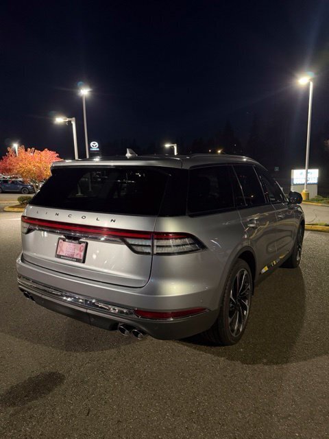 Used 2020 Lincoln Aviator Reserve w/ Equipment Group 202A AWD/4WD image 3