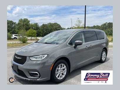 Used 2023 Chrysler Pacifica Touring-L