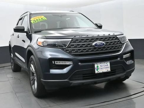 Used 2022 Ford Explorer XLT w/ Equipment Group 202A AWD/4WD image 3