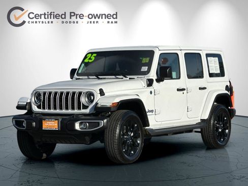 Used 2025 Jeep Wrangler Unlimited Sahara image 8