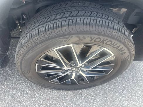 Used 2024 Lexus GX 550 w/ Accessory Package (Z1) AWD/4WD image 10