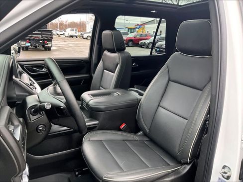 Used 2024 GMC Yukon SLT w/ SLT Premium Package image 10