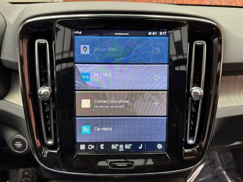 Used 2025 Volvo XC40 B5 Core image 20