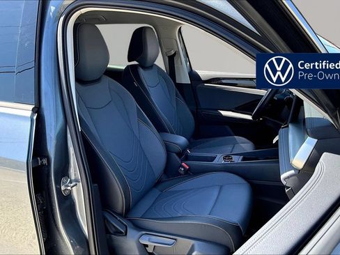 Used 2025 Volkswagen Tiguan SE FWD image 30
