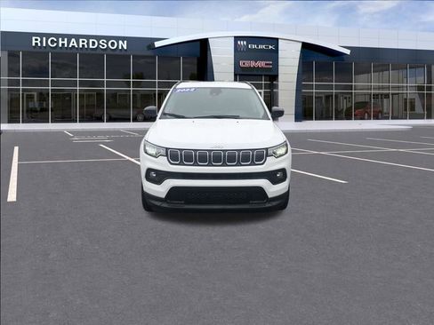 Used 2022 Jeep Compass Latitude AWD/4WD image 8