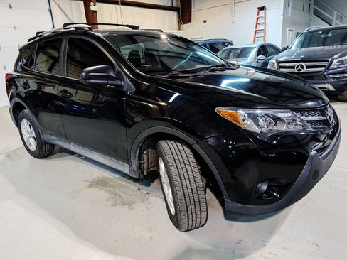 Used 2014 Toyota RAV4 LE AWD/4WD image 9