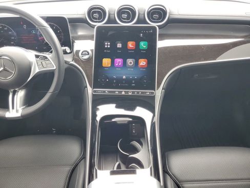 Used 2025 Mercedes-Benz GLC 300 4MATIC image 31