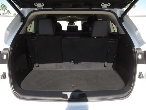 Used 2023 Toyota Highlander L image 13