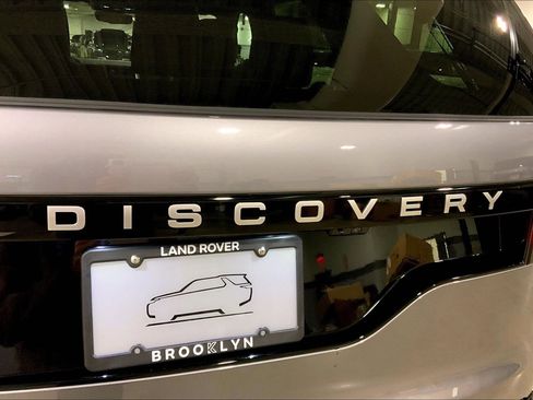New 2026 Land Rover Discovery Limited Edition image 15